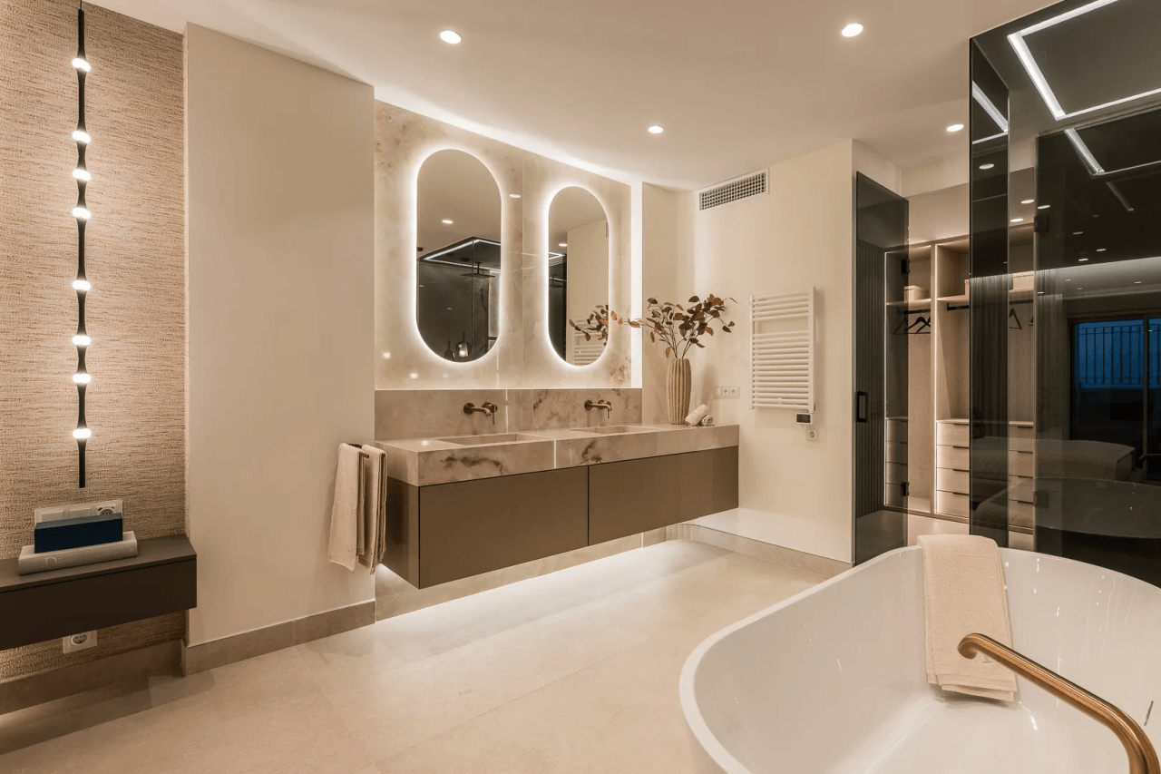 LUXURY PENTHOUSE BETWEEN MARBELLA & ESTEPONA-Bedrooms: 3 Bathrooms: 2