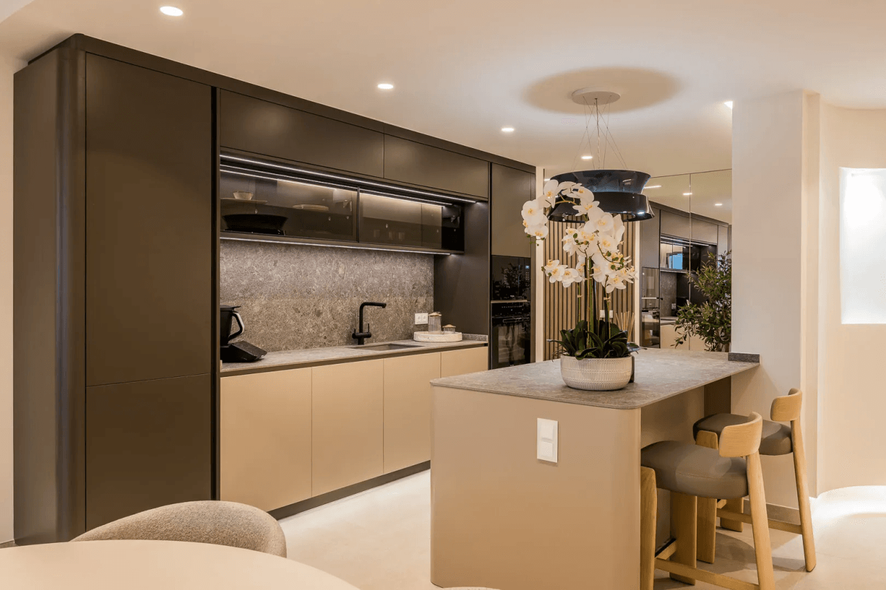 LUXURY PENTHOUSE BETWEEN MARBELLA & ESTEPONA-Bedrooms: 3 Bathrooms: 2