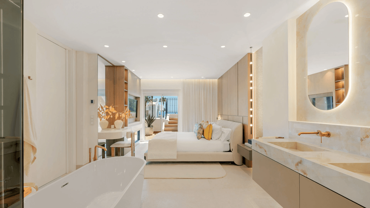 LUXURY PENTHOUSE BETWEEN MARBELLA & ESTEPONA-Bedrooms: 3 Bathrooms: 2