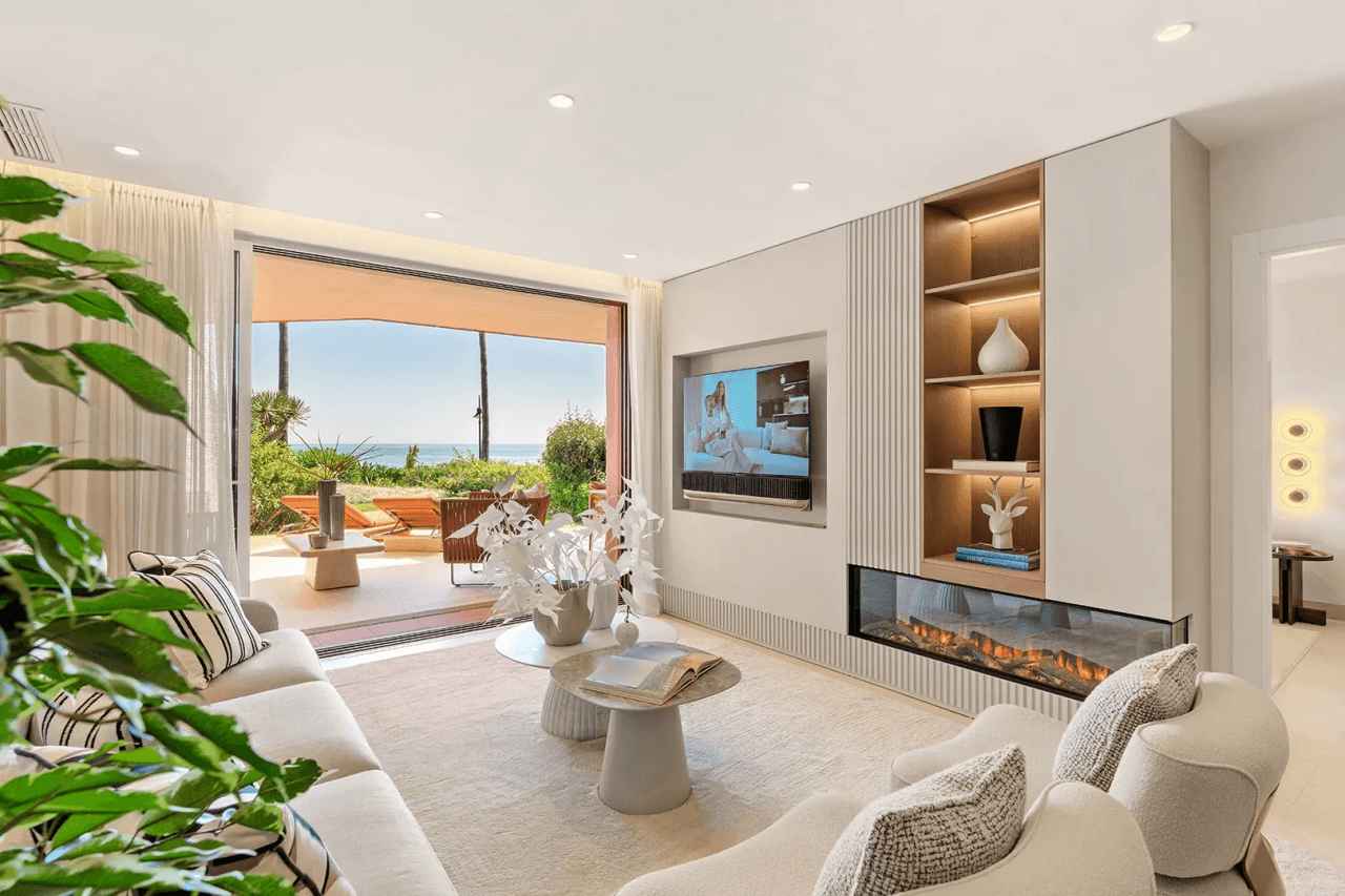 LUXURY PENTHOUSE BETWEEN MARBELLA & ESTEPONA-Bedrooms: 3 Bathrooms: 2