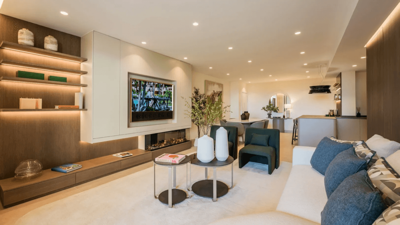 LUXURY PENTHOUSE BETWEEN MARBELLA & ESTEPONA-Bedrooms: 3-Bathrooms: 3
