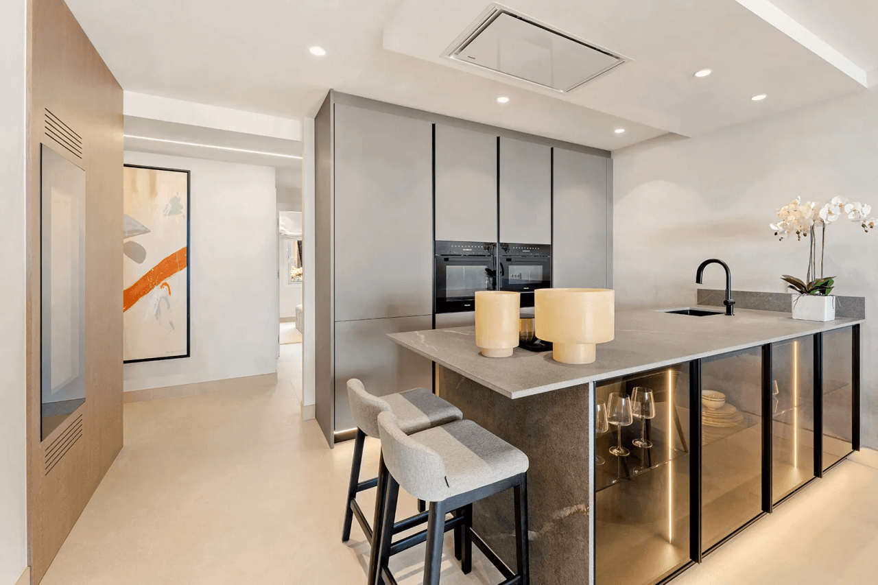 LUXURY PENTHOUSE BETWEEN MARBELLA & ESTEPONA-Bedrooms: 3 Bathrooms: 2