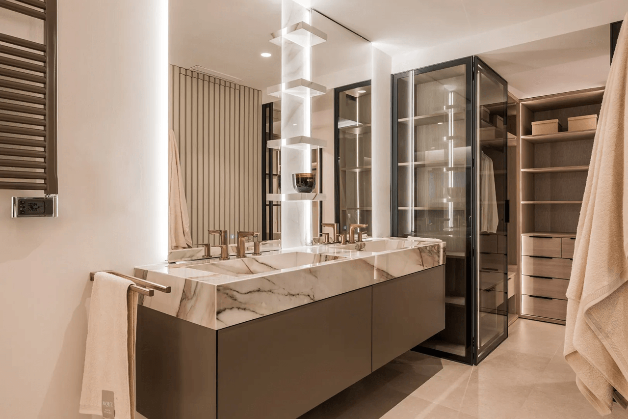 LUXURY PENTHOUSE BETWEEN MARBELLA & ESTEPONA-Bedrooms: 3 Bathrooms: 2