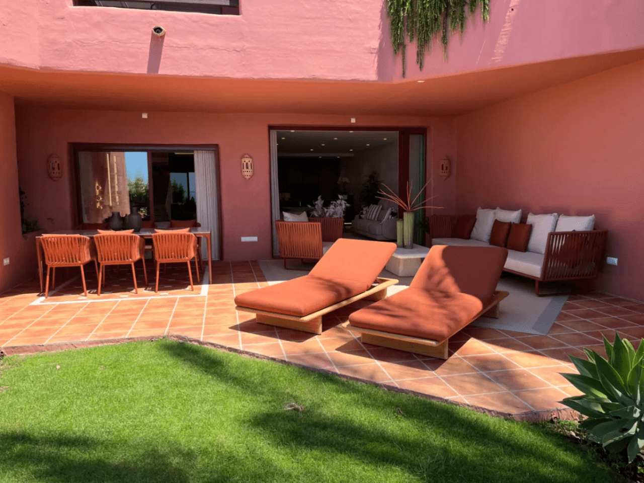 LUXURY PENTHOUSE BETWEEN MARBELLA & ESTEPONA-Bedrooms: 3 Bathrooms: 2