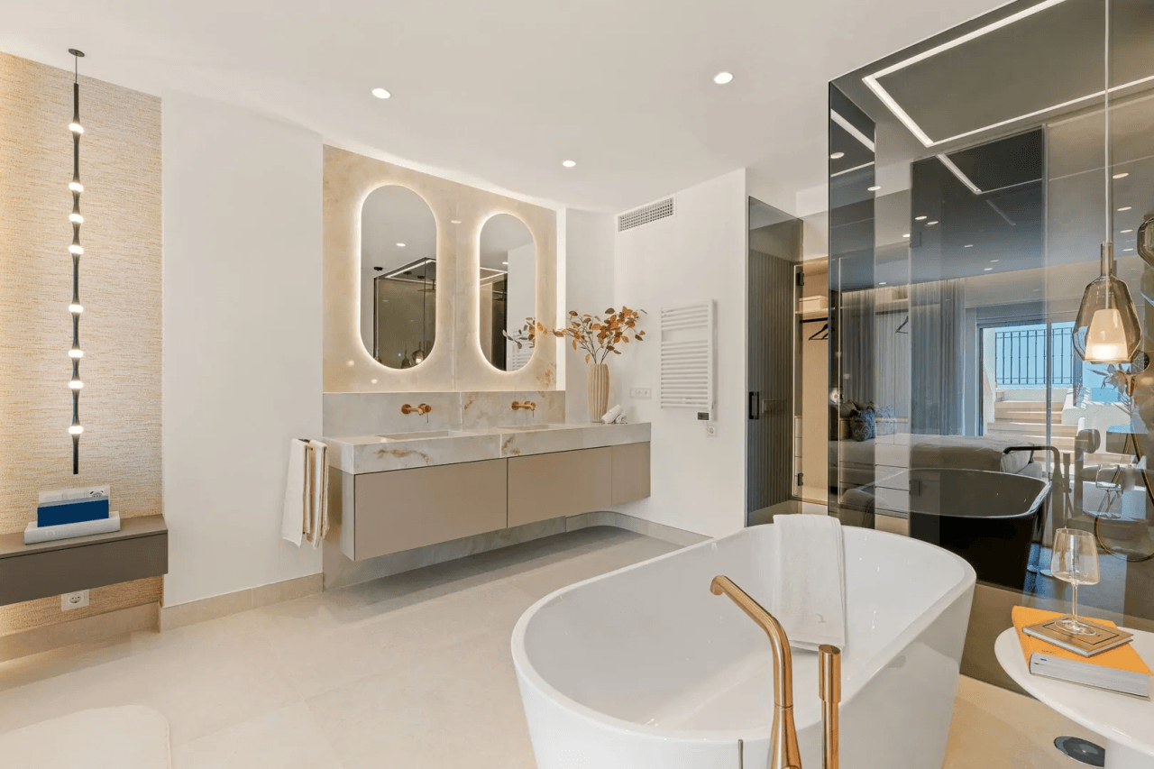 LUXURY PENTHOUSE BETWEEN MARBELLA & ESTEPONA-Bedrooms: 3 Bathrooms: 2