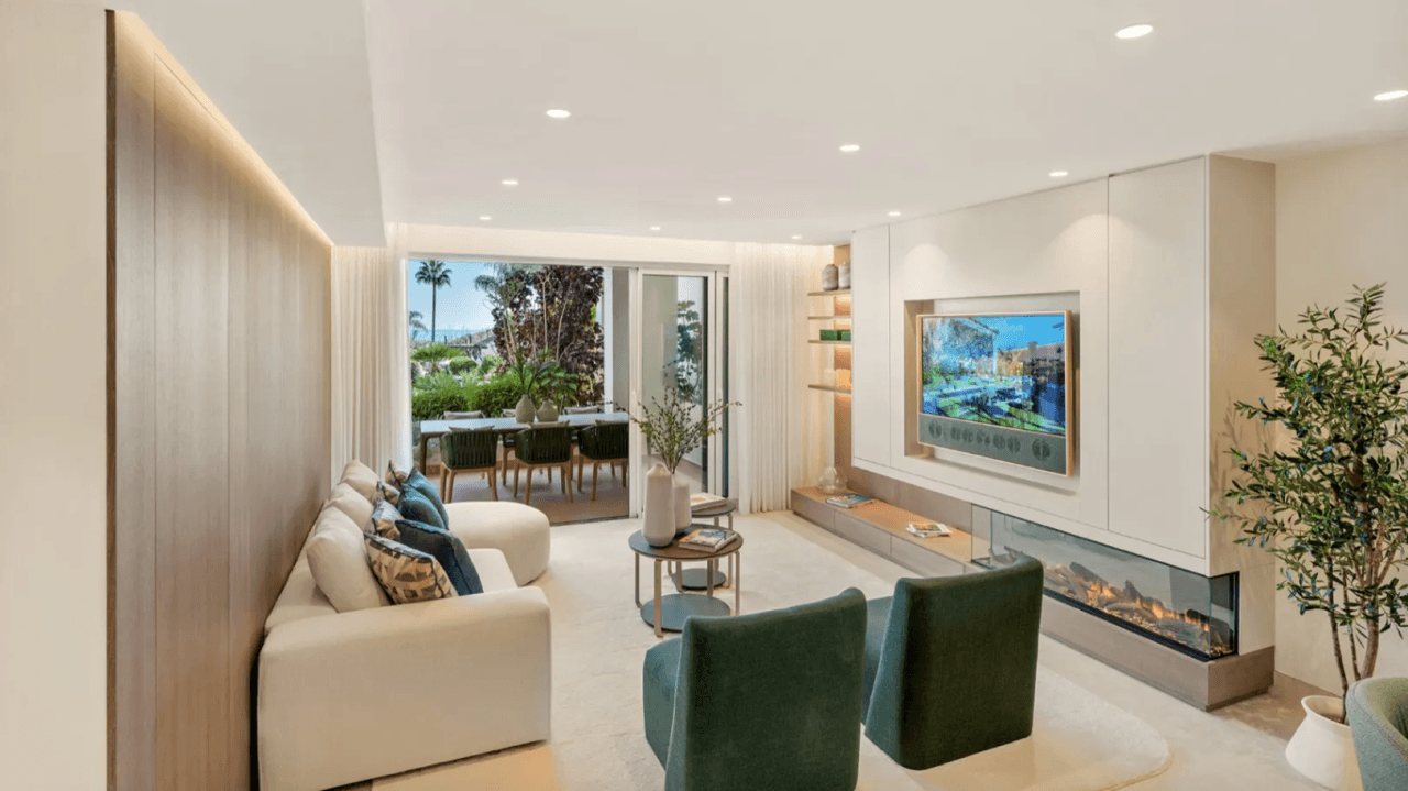LUXURY PENTHOUSE BETWEEN MARBELLA & ESTEPONA-Bedrooms: 3-Bathrooms: 3