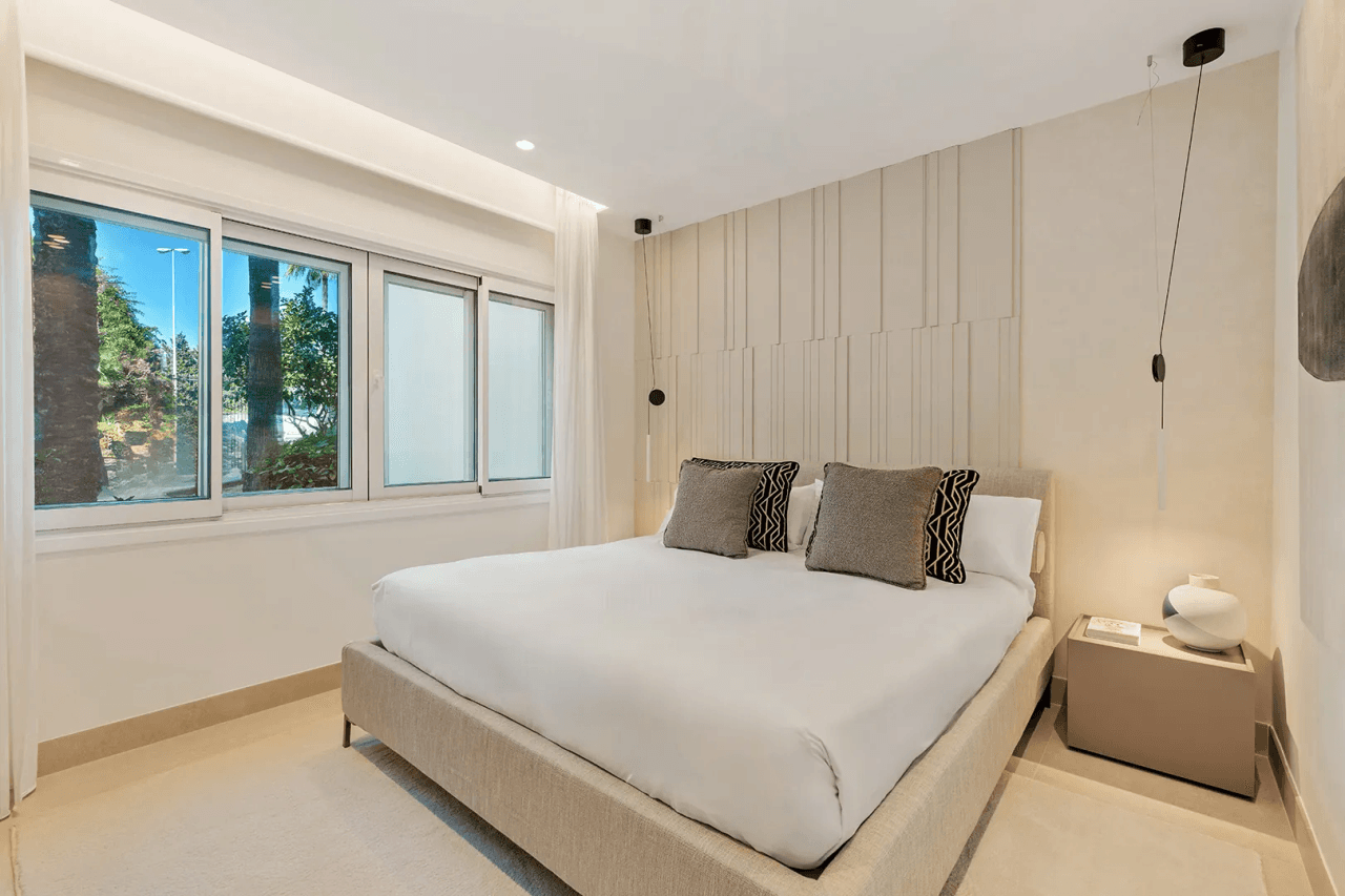 LUXURY PENTHOUSE BETWEEN MARBELLA & ESTEPONA-Bedrooms: 3-Bathrooms: 3