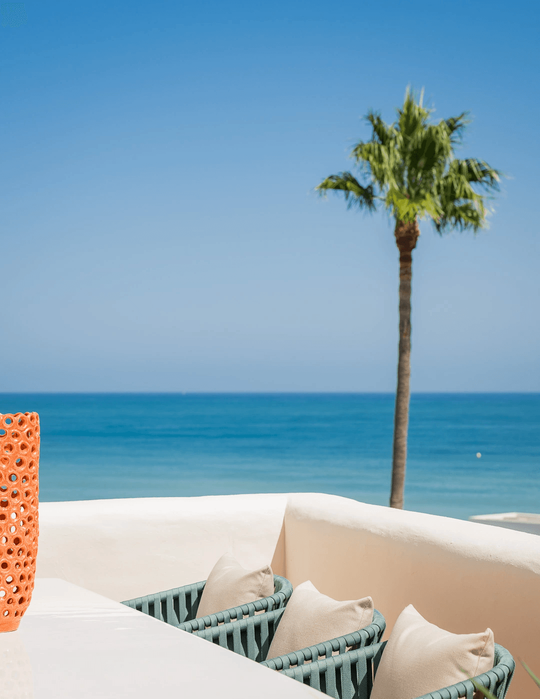 LUXURY PENTHOUSE BETWEEN MARBELLA & ESTEPONA-Bedrooms: 3 Bathrooms: 2