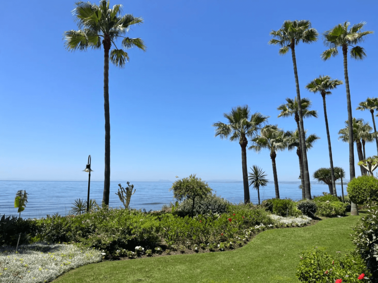 LUXURY PENTHOUSE BETWEEN MARBELLA & ESTEPONA-Bedrooms: 3 Bathrooms: 2