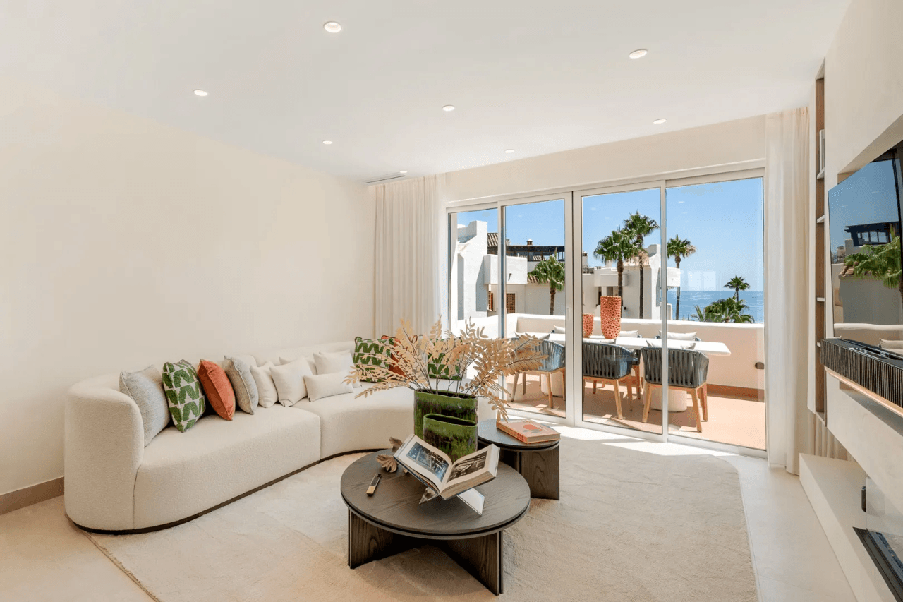 LUXURY PENTHOUSE BETWEEN MARBELLA & ESTEPONA-Bedrooms: 3 Bathrooms: 2