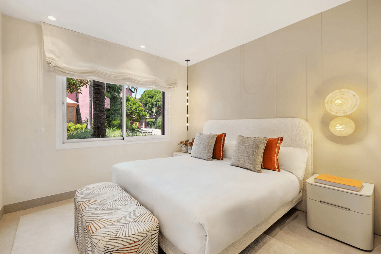 LUXURY PENTHOUSE BETWEEN MARBELLA & ESTEPONA-Bedrooms: 3 Bathrooms: 2
