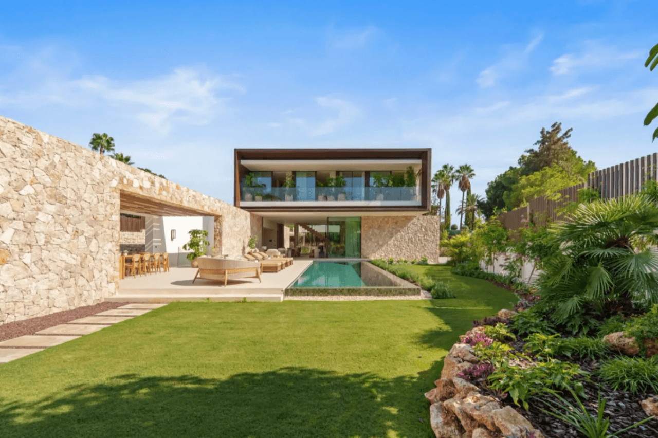 Indulge in Luxury: 5-Bedroom Villa for Sale in Marbella