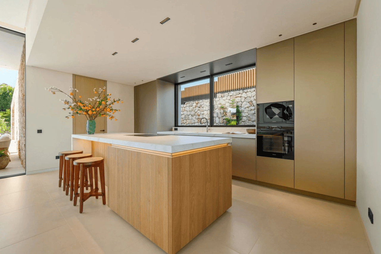 Indulge in Luxury: 5-Bedroom Villa for Sale in Marbella