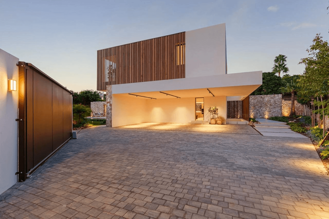 Indulge in Luxury: 5-Bedroom Villa for Sale in Marbella