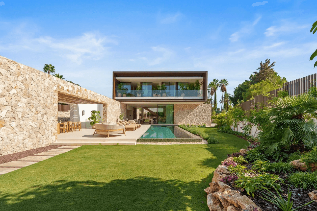 Indulge in Luxury: 5-Bedroom Villa for Sale in Marbella