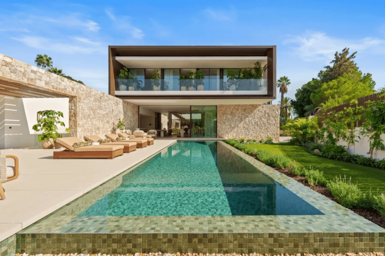 Indulge in Luxury: 5-Bedroom Villa for Sale in Marbella