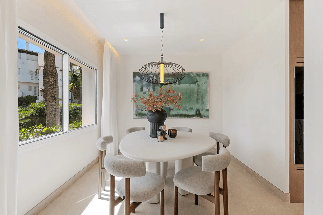 Spacious first line beach 3-Bedroom Apartment in the New Golden Mile