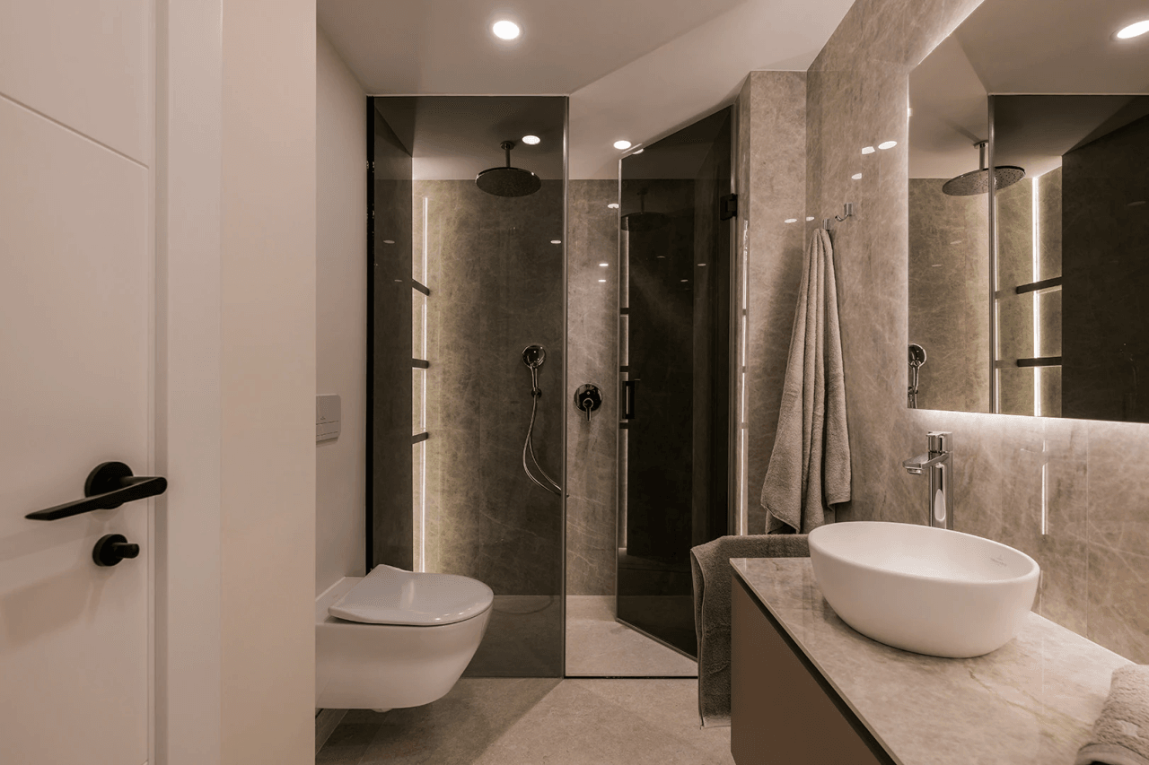 Spacious first line beach 3-Bedroom Apartment in the New Golden Mile