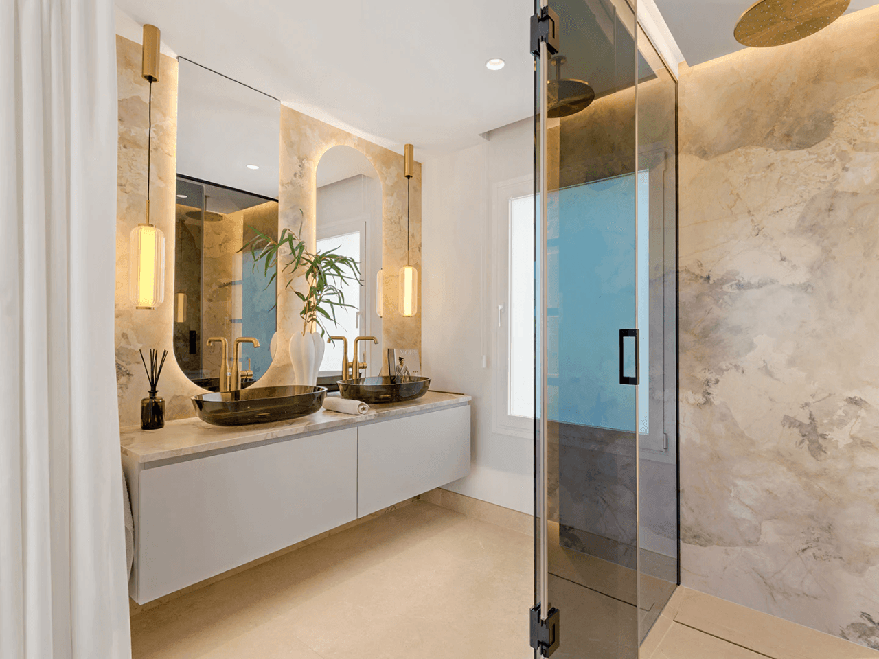 Spacious first line beach 3-Bedroom Apartment in the New Golden Mile