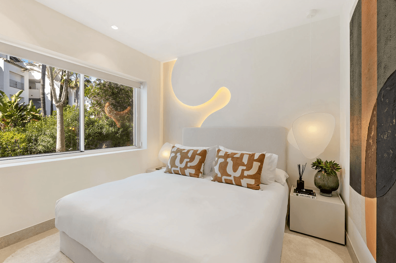 Spacious first line beach 3-Bedroom Apartment in the New Golden Mile