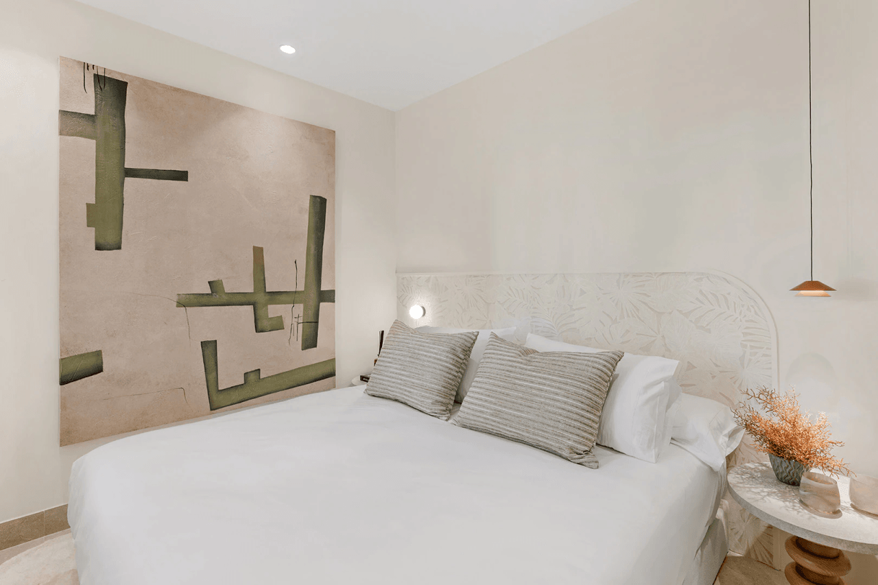 Spacious first line beach 3-Bedroom Apartment in the New Golden Mile