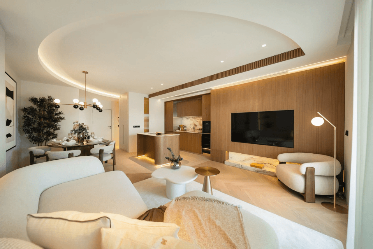 Luxurious 3- bedroom residence with breathtaking sea, city and mountain views on Marbella´s Golden Mile
