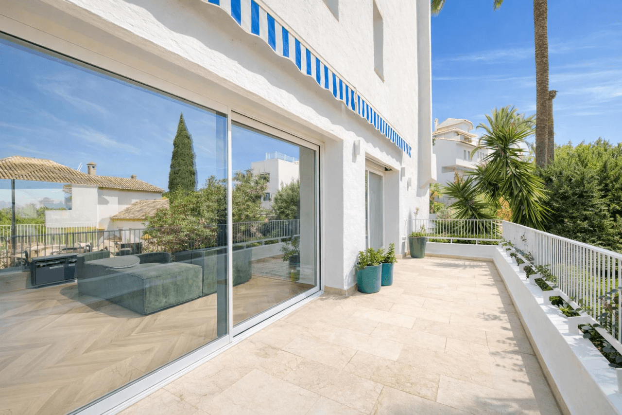 Luxury 3-Bedroom Duplex with Sea Views in Río Real, Marbella
