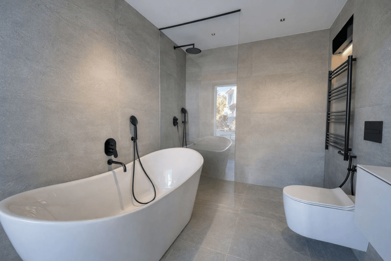 Luxury 3-Bedroom Duplex with Sea Views in Río Real, Marbella