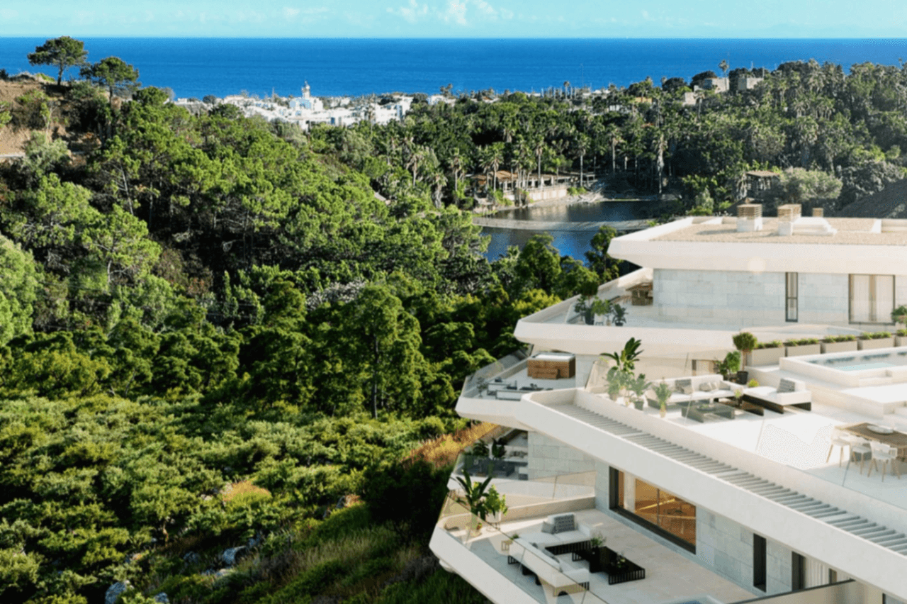 Large & stunning south facing apartment with open sea , lake & mountain views - New Golden Mile