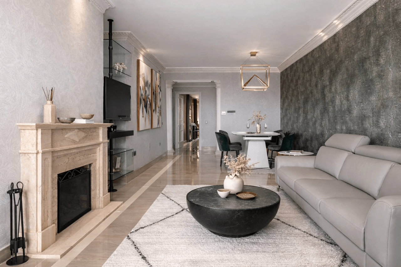 OPPORTUNITY! Elegant refurbished apartment on the first floor, located in the prestigious area of Sierra Blanca
