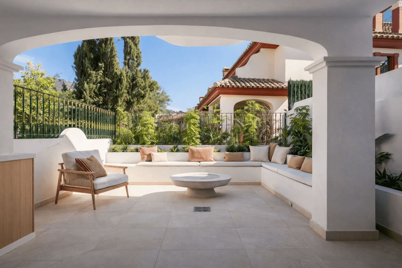 Renovated townhouse on Marbella’s Golden Mile, walking distance to Puente Romano and the beach
