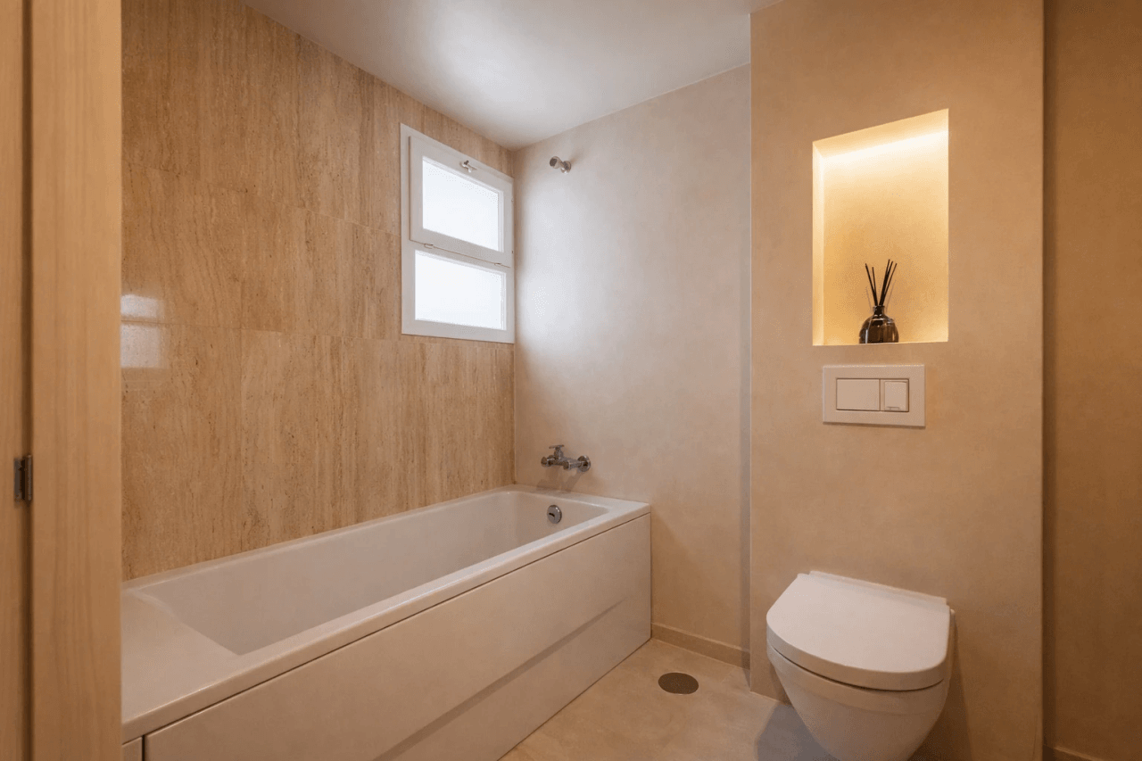 Renovated townhouse on Marbella’s Golden Mile, walking distance to Puente Romano and the beach