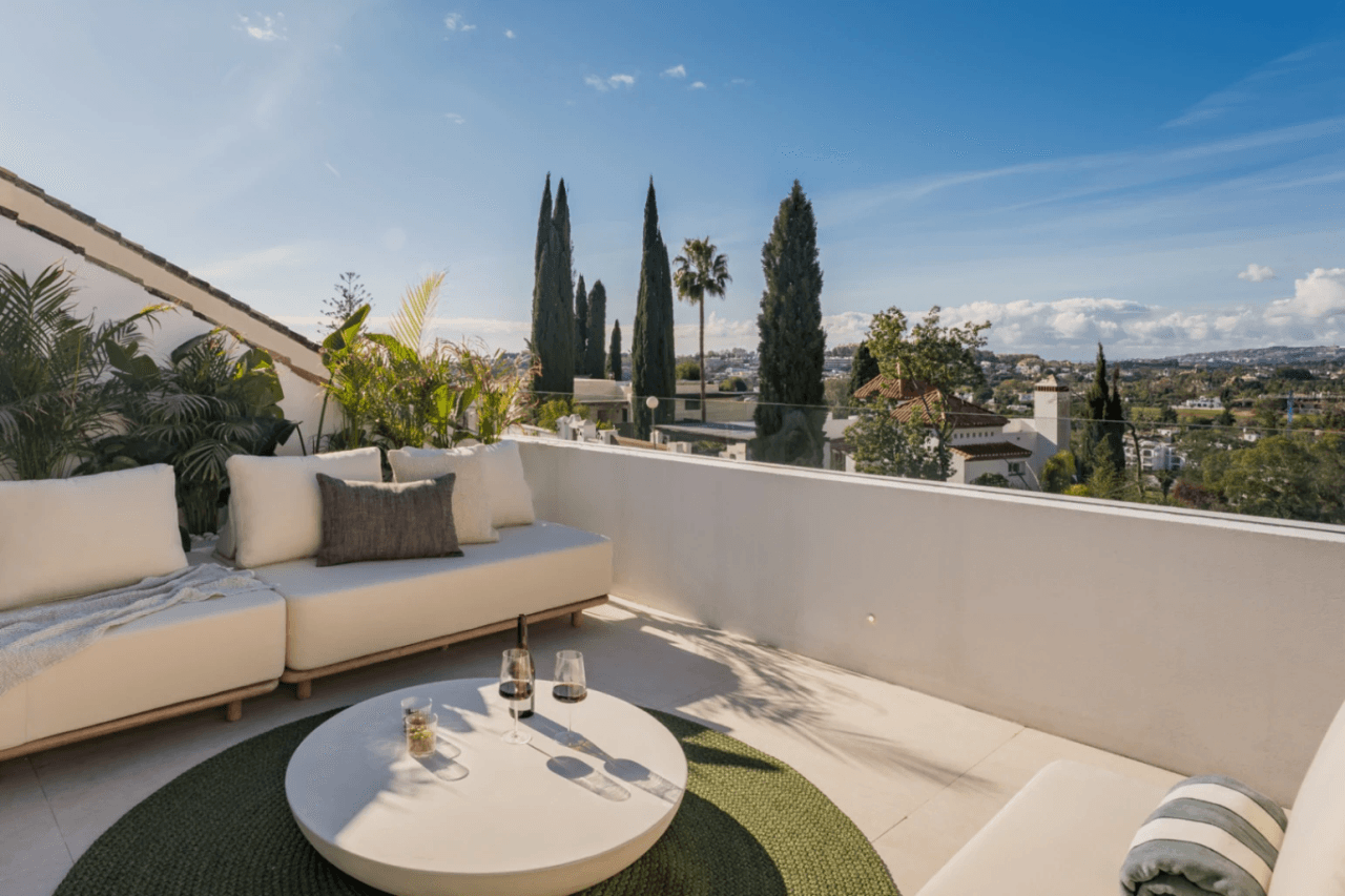 High-End Renovated Townhouse in Altos de Aloha