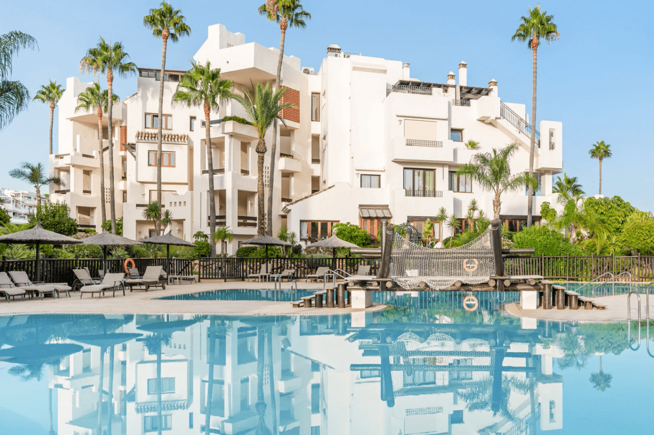 Elegant Sea View Apartment Located at Urb. Bahía del Velerín