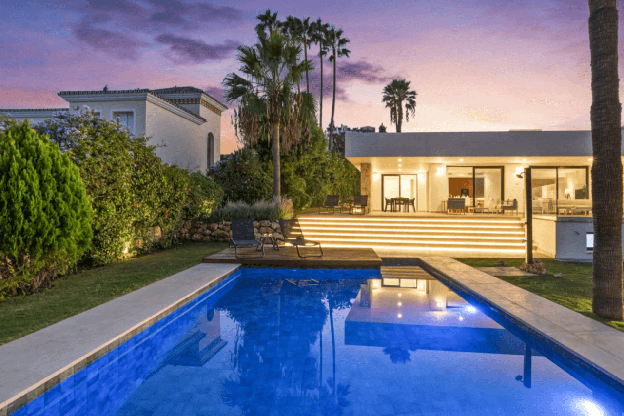 Luxurious Chalet for Sale in Marbella, Costa del Sol - 4 Beds, 5 Baths