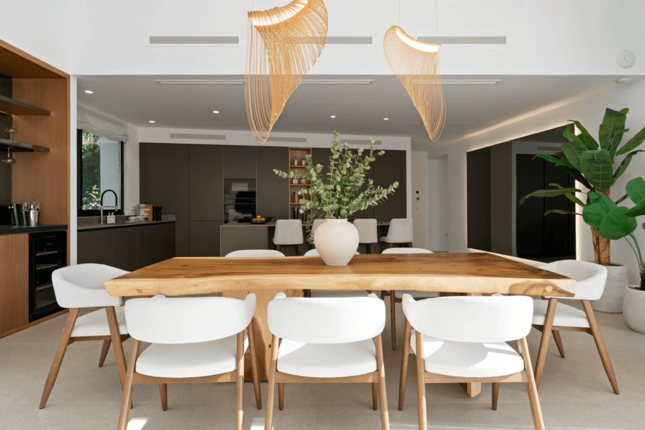 Luxurious Chalet for Sale in Marbella, Costa del Sol - 6 Bedrooms