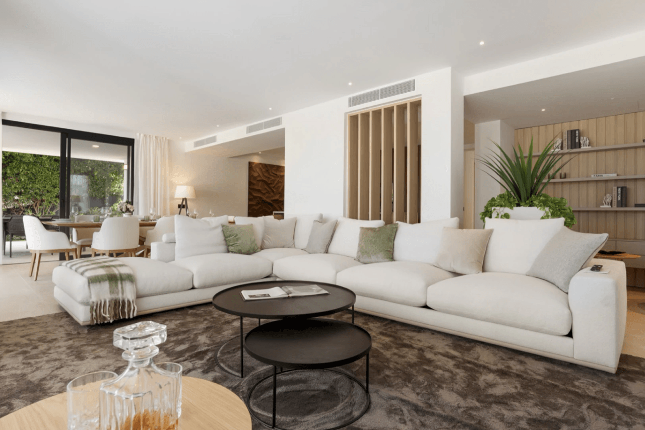 Luxurious Chalet for Sale in Marbella, Costa del Sol - 4 Beds, 5 Baths