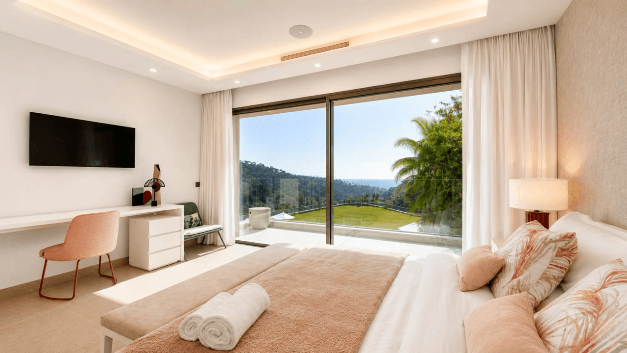 Luxurious 6-Bedroom Villa for Sale in Benahavís, Costa del Sol