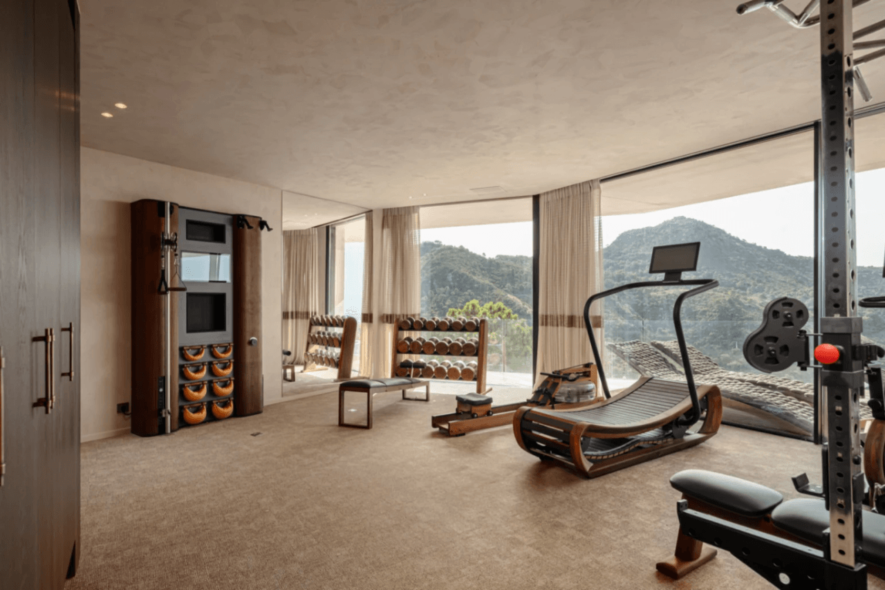 Luxurious 7-Bedroom Villa for Sale in Benahavís, Costa del Sol