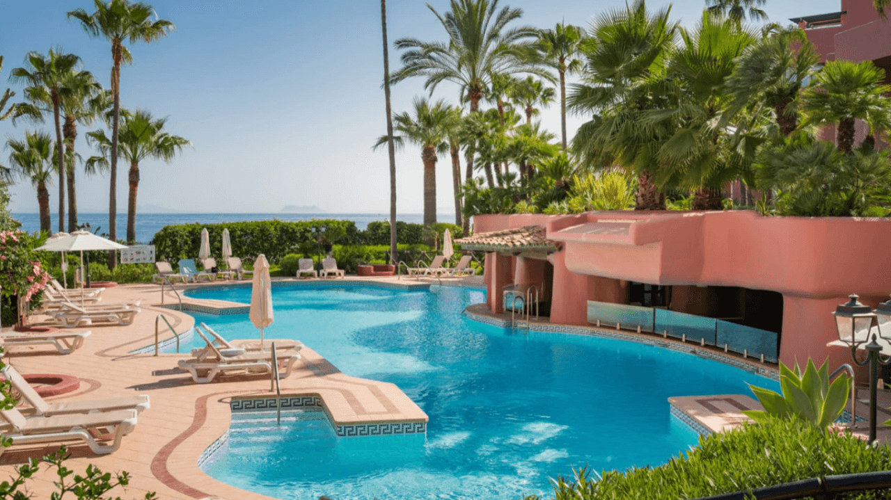 Menara Beach is a prestigious frontline beach luxury community located on the New Golden Mile