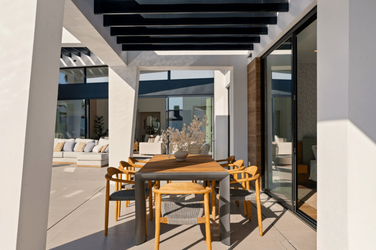 Luxurious Chalet for Sale in Marbella, Costa del Sol - 6 Bedrooms