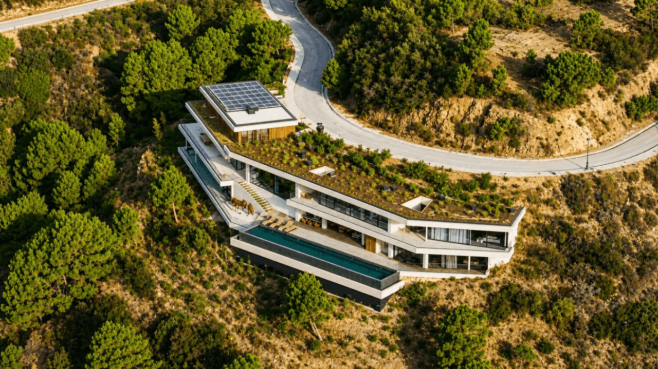 Luxurious 7-Bedroom Villa for Sale in Benahavís, Costa del Sol