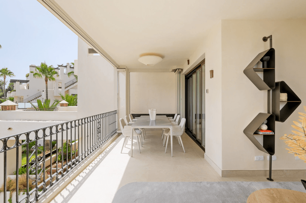Elegant Sea View Apartment Located at Urb. Bahía del Velerín