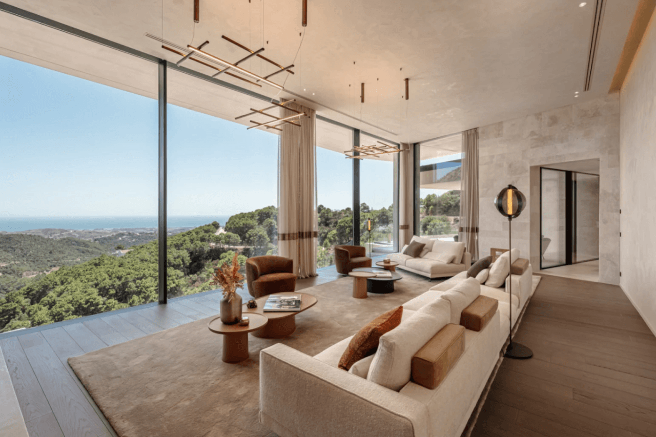 Luxurious 7-Bedroom Villa for Sale in Benahavís, Costa del Sol