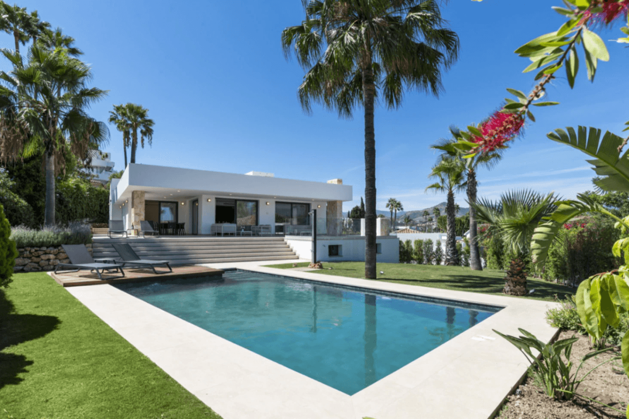 Luxurious Chalet for Sale in Marbella, Costa del Sol - 4 Beds, 5 Baths