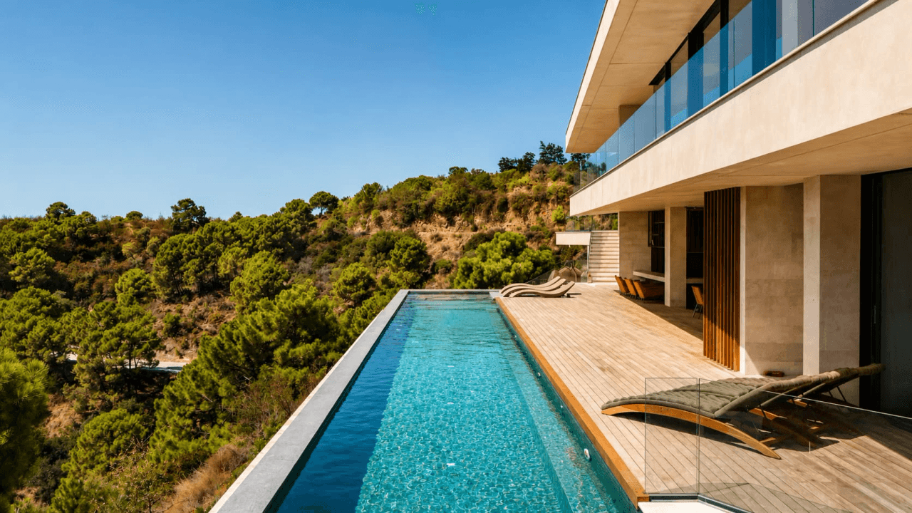 Luxurious 7-Bedroom Villa for Sale in Benahavís, Costa del Sol