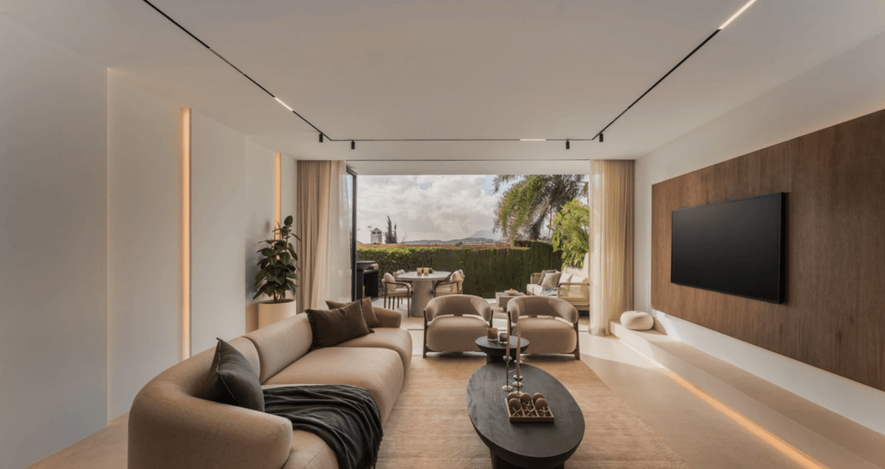 High-End Renovated Townhouse in Altos de Aloha