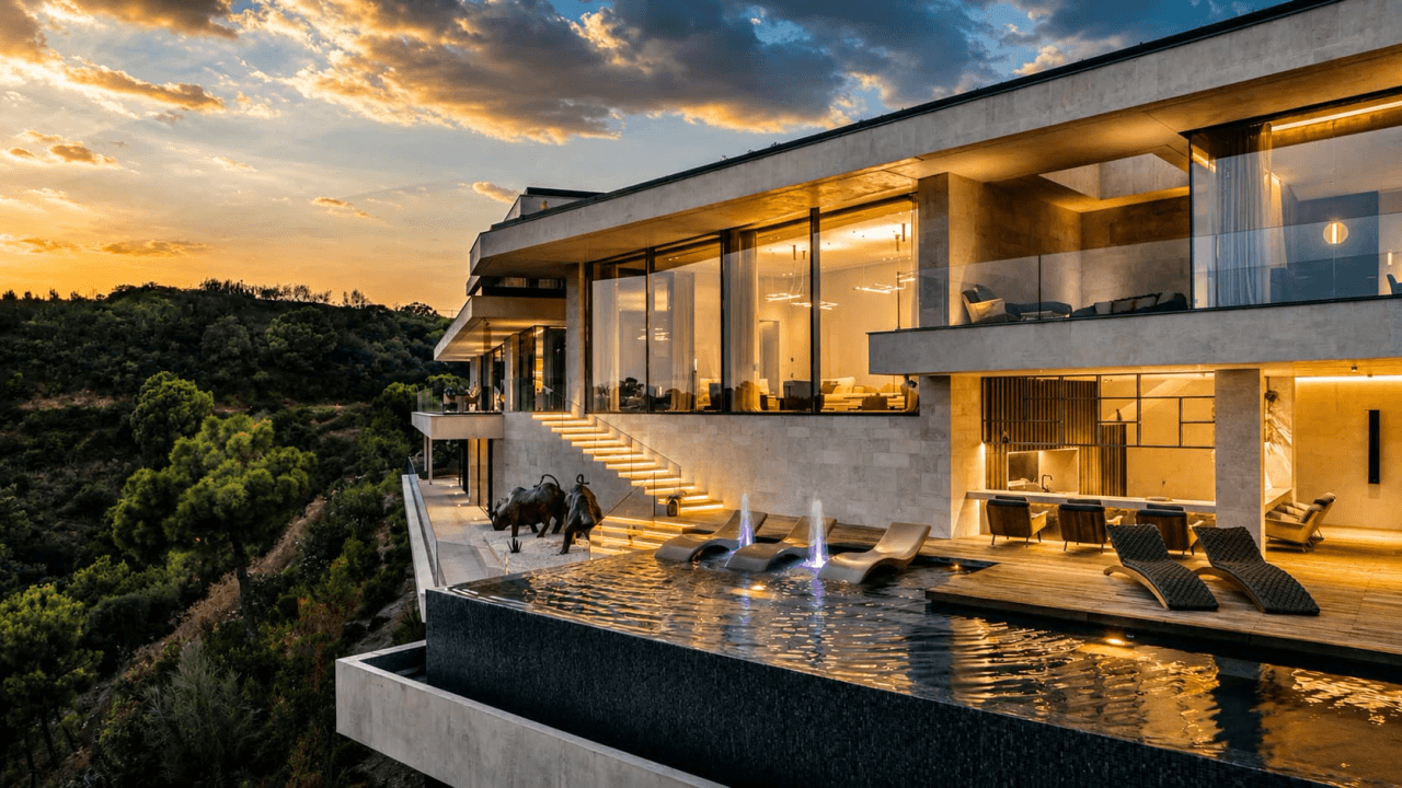 Luxurious 7-Bedroom Villa for Sale in Benahavís, Costa del Sol