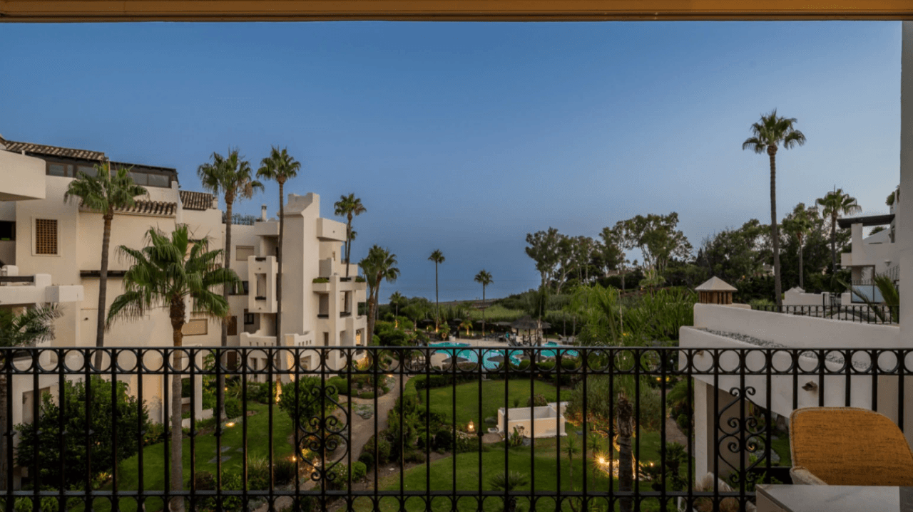Elegant Sea View Apartment Located at Urb. Bahía del Velerín