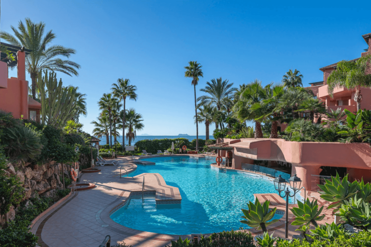 Menara Beach is a prestigious frontline beach luxury community located on the New Golden Mile